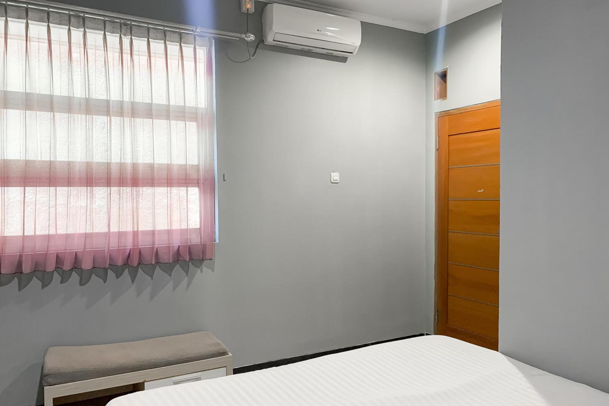 Karins Guesthouse Syariah Redpartner Bandung Eksteriør billede