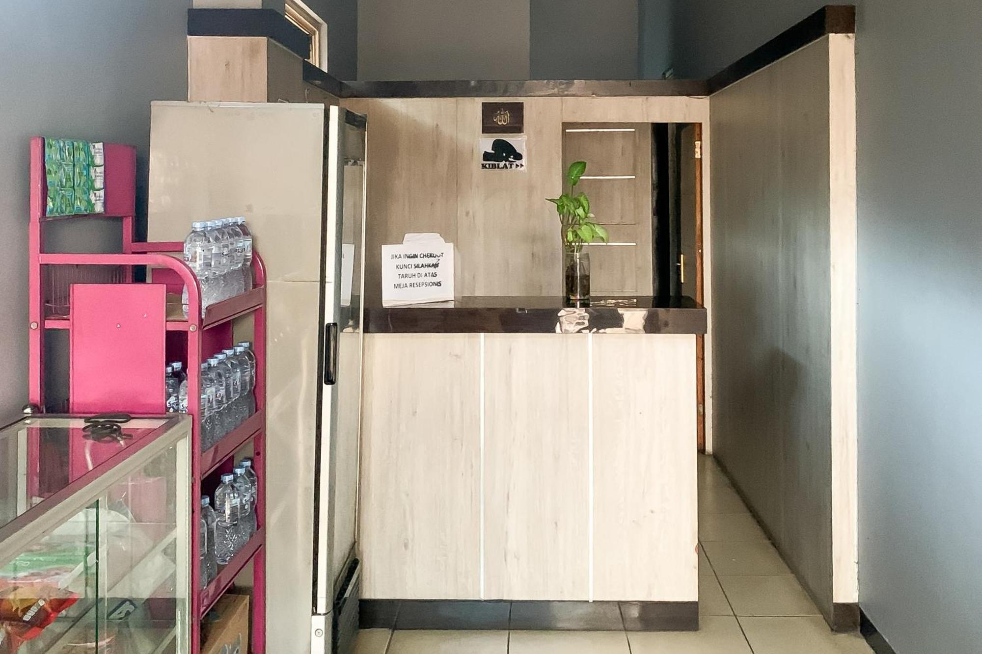 Karins Guesthouse Syariah Redpartner Bandung Eksteriør billede